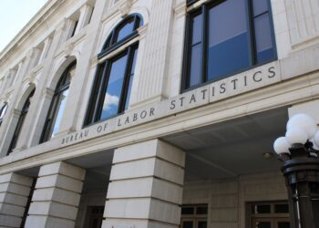 Unemployment drops to 4.0%