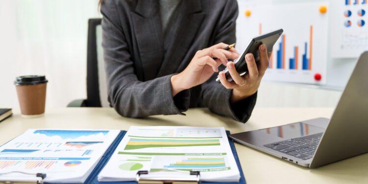 How to Calculate and Use Liquidity Ratios: A Comprehensive Guide