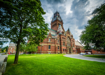 Trump to cancel all remaining federal contracts with Harvard