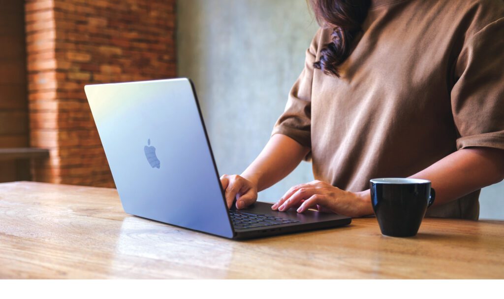 Stuck in the Cross-Hairs of a Tarrif War and the AI Revolution - CEO North America Magazine Analyses Tim Cook’s Apple Strategy - CEO North America - Stuck in the Cross-Hairs of a Tarrif War and the AI Revolution - CEO North America Magazine Analyses Tim Cook’s Apple Strategy