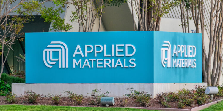 Applied Materials issues weak forecast amid trade concerns