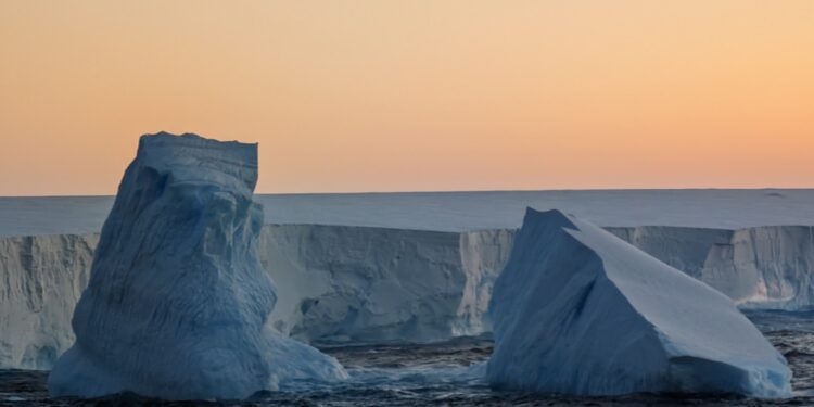 World’s biggest iceberg, A23a, has broken up - CEO North America World’s biggest iceberg, A23a, has broken up