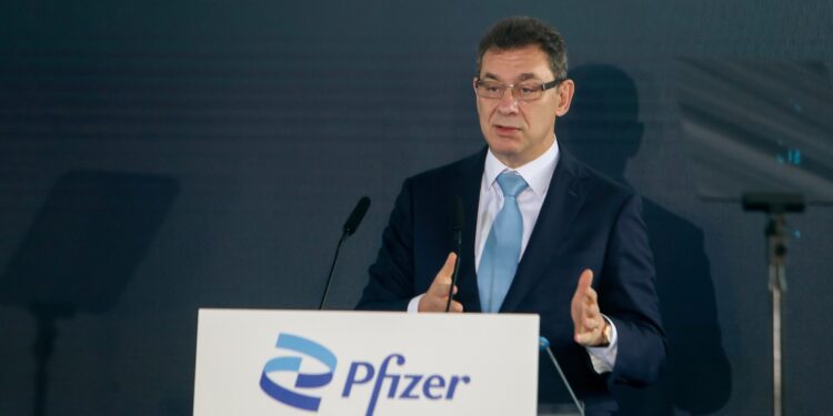 CEOs of Wells Fargo and Pfizer call on the U.S. to promote innovation