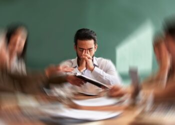 From stress to success: a diagnostic for navigating identity and change at work - CEO North America From stress to success: a diagnostic for navigating identity and change at work