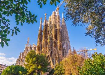 Four feet higher and rising: Barcelona’s Sagrada Familia becomes world’s tallest church - CEO North America Four feet higher and rising: Barcelona’s Sagrada Familia becomes world’s tallest church