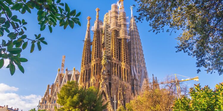 Four feet higher and rising: Barcelona’s Sagrada Familia becomes world’s tallest church - CEO North America Four feet higher and rising: Barcelona’s Sagrada Familia becomes world’s tallest church