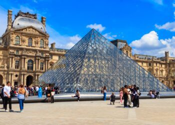 The Louvre Heist: How did thieves steal $102 million in jewels? - CEO North America The Louvre Heist: How did thieves steal $102 million in jewels?