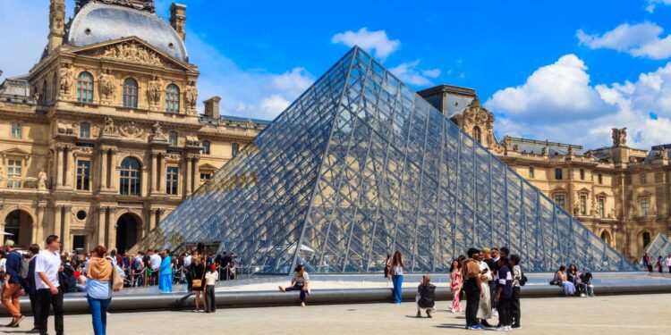 The Louvre Heist: How did thieves steal $102 million in jewels? - CEO North America The Louvre Heist: How did thieves steal $102 million in jewels?