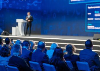 How to start a speech impactfully: techniques to capture your audience’s attention