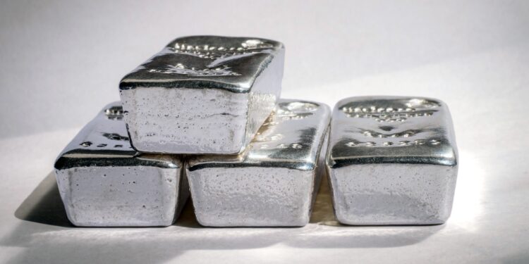 Silver outpaces gold in record rally - CEO North America Silver outpaces gold in record rally