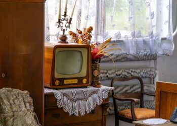 8 Vintage Items from Your Grandma’s House Making a Comeback in 2026