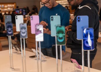 Tim Cook celebrates ‘record-breaking quarter’ for Apple