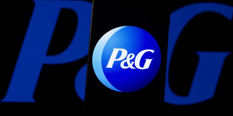 P&G reports mixed Q2 results, lowers forecast