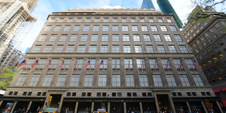 Amazon’s challenge to Saks’ bankruptcy filing fails following $475M investment