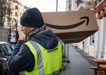 Amazon to impose a 3.5% fuel surcharge on sellers