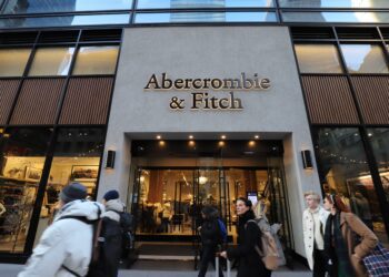 Abercrombie’s earnings win sends shares up 13%