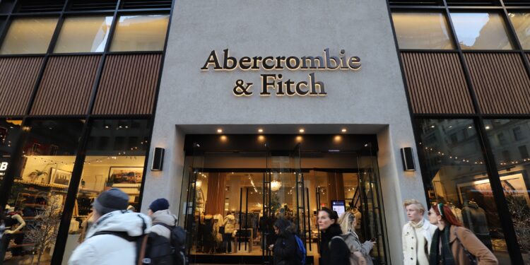 Abercrombie’s earnings win sends shares up 13% 