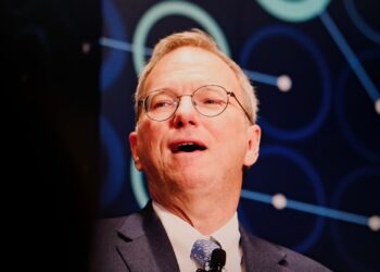 Startup Backed by Ex-Google CEO Debuts Robot, LG Partnership