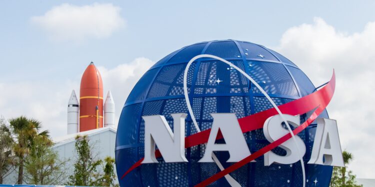 Sick of Earth? NASA is recruiting volunteers for a yearlong Moon and Mars simulation