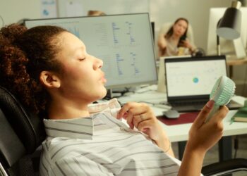 Why heatwaves hit women harder