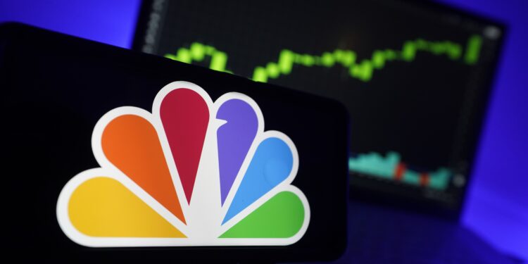 Versant jumps 13% on strong outlook