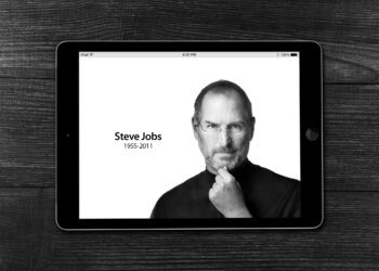 Long after Steve Jobs’ turtleneck, there’s a new tech uniform